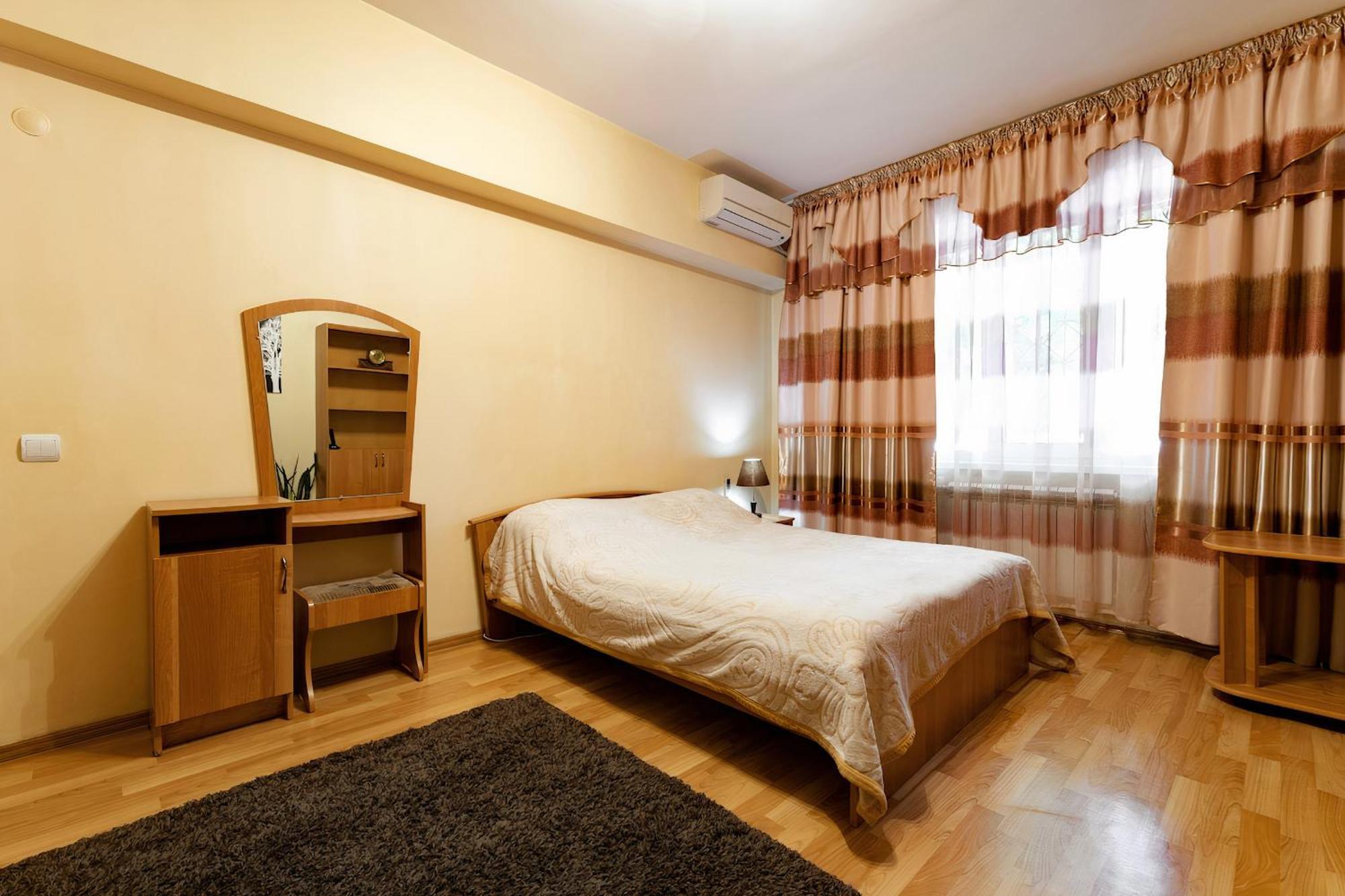 Nadezhda Apartment on Zhibek Zholy 33 Almati Kültér fotó